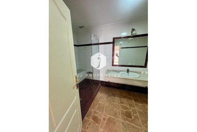 Aus zweiter Hand - Wohnung -
Torrevieja - Centro