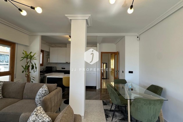 D'occasion - Appartement -
Torrevieja - Centro
