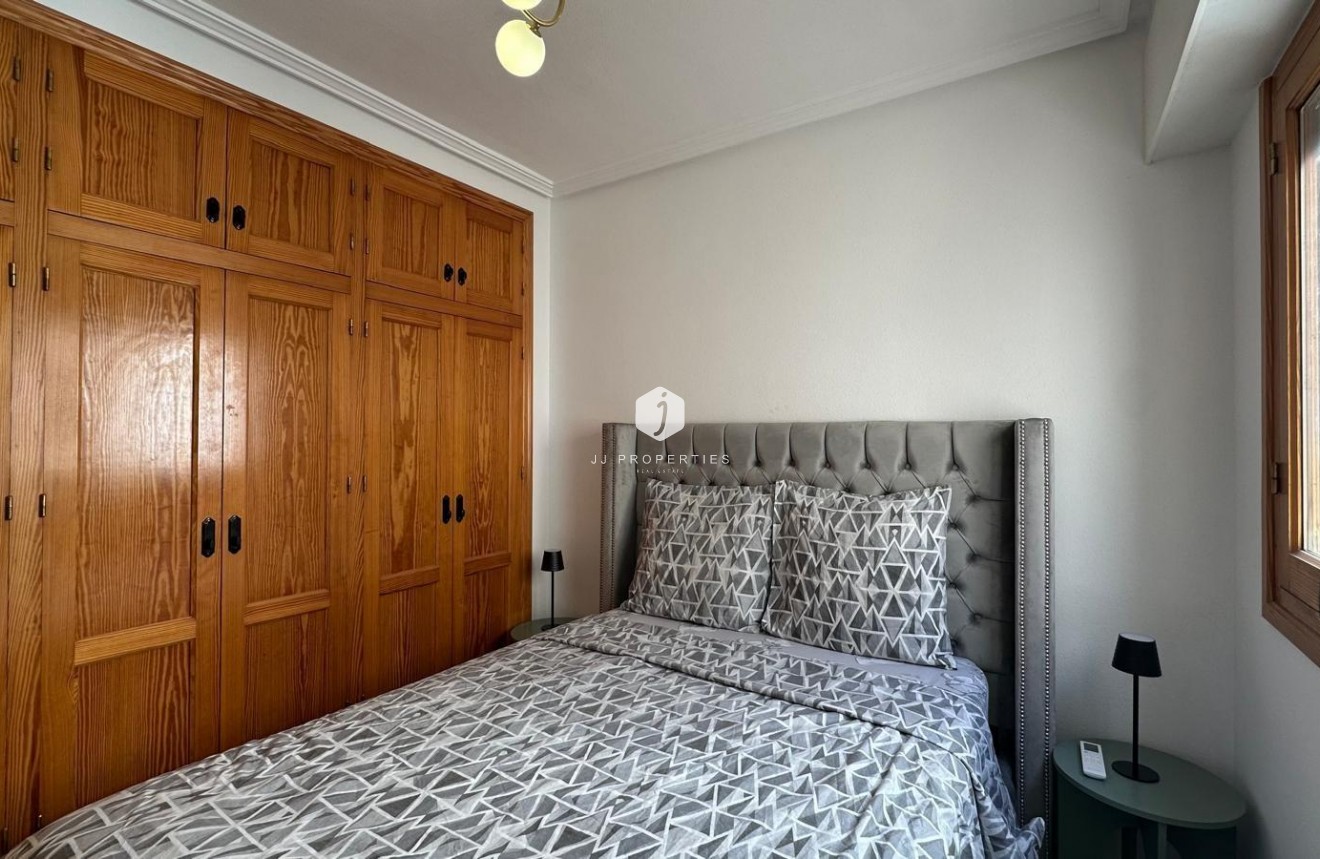 D'occasion - Appartement -
Torrevieja - Centro