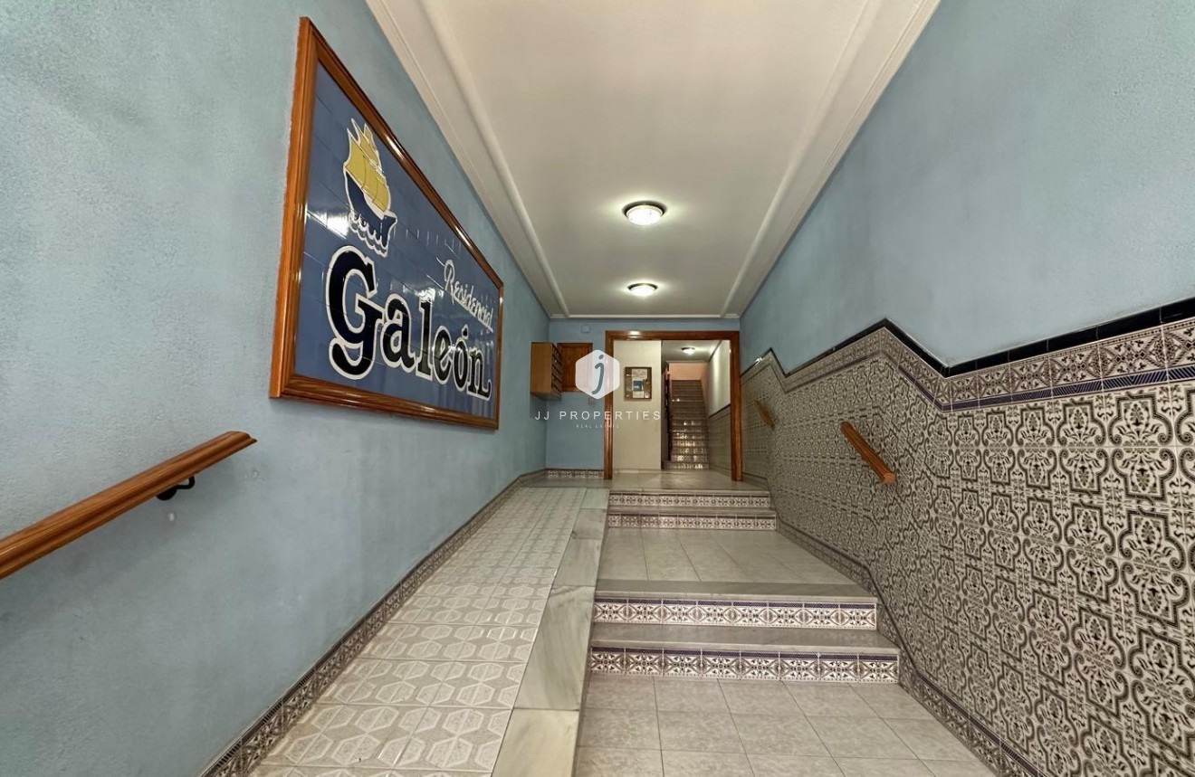 D'occasion - Appartement -
Torrevieja - Centro