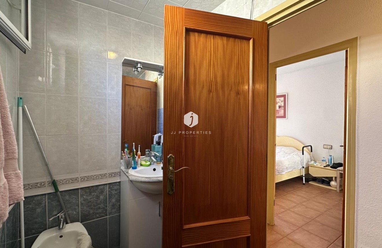 Segunda mano - Apartamento / piso -
Torrevieja - Estacion de autobuses
