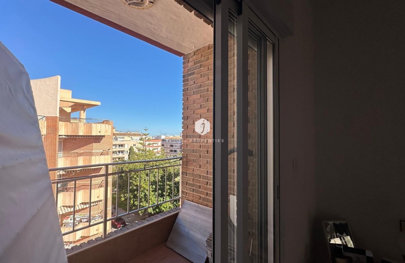Segunda mano - Apartamento / piso -
Torrevieja - Estacion de autobuses