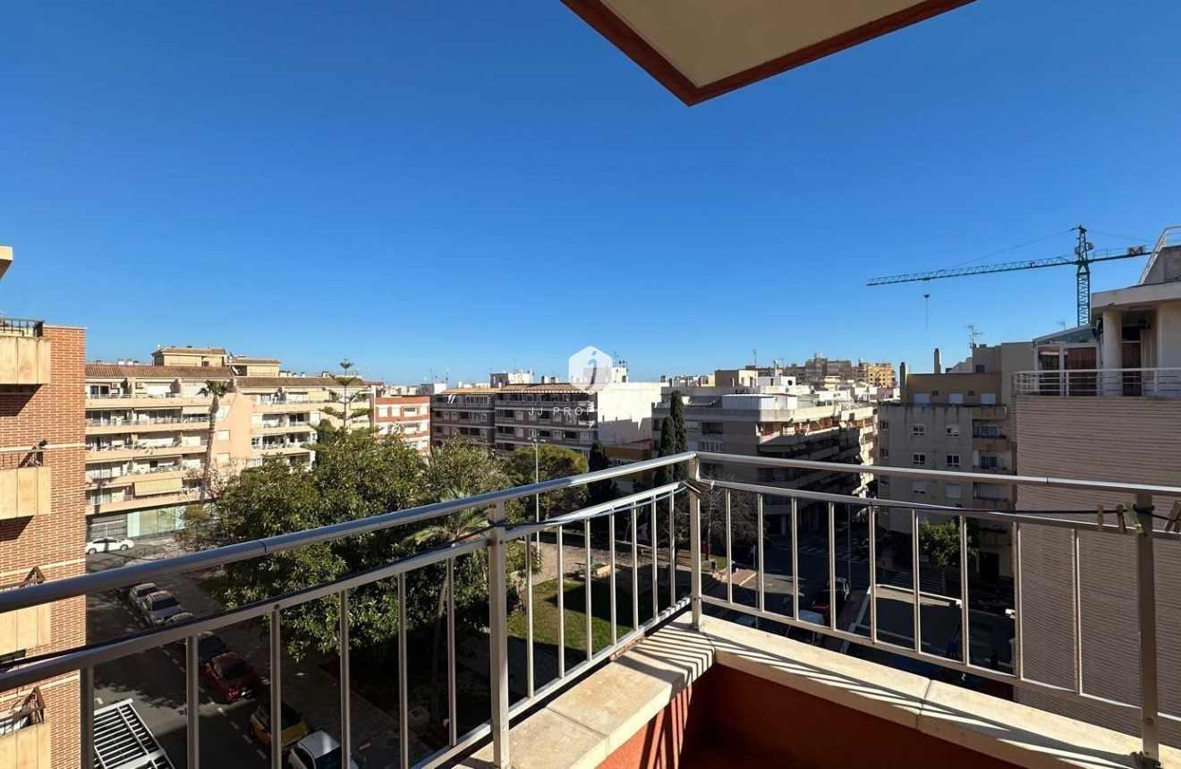Segunda mano - Apartamento / piso -
Torrevieja - Estacion de autobuses