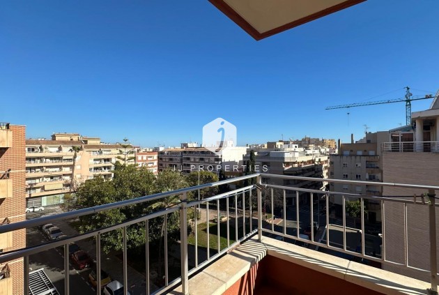 Segunda mano - Apartamento / piso -
Torrevieja - Estacion de autobuses