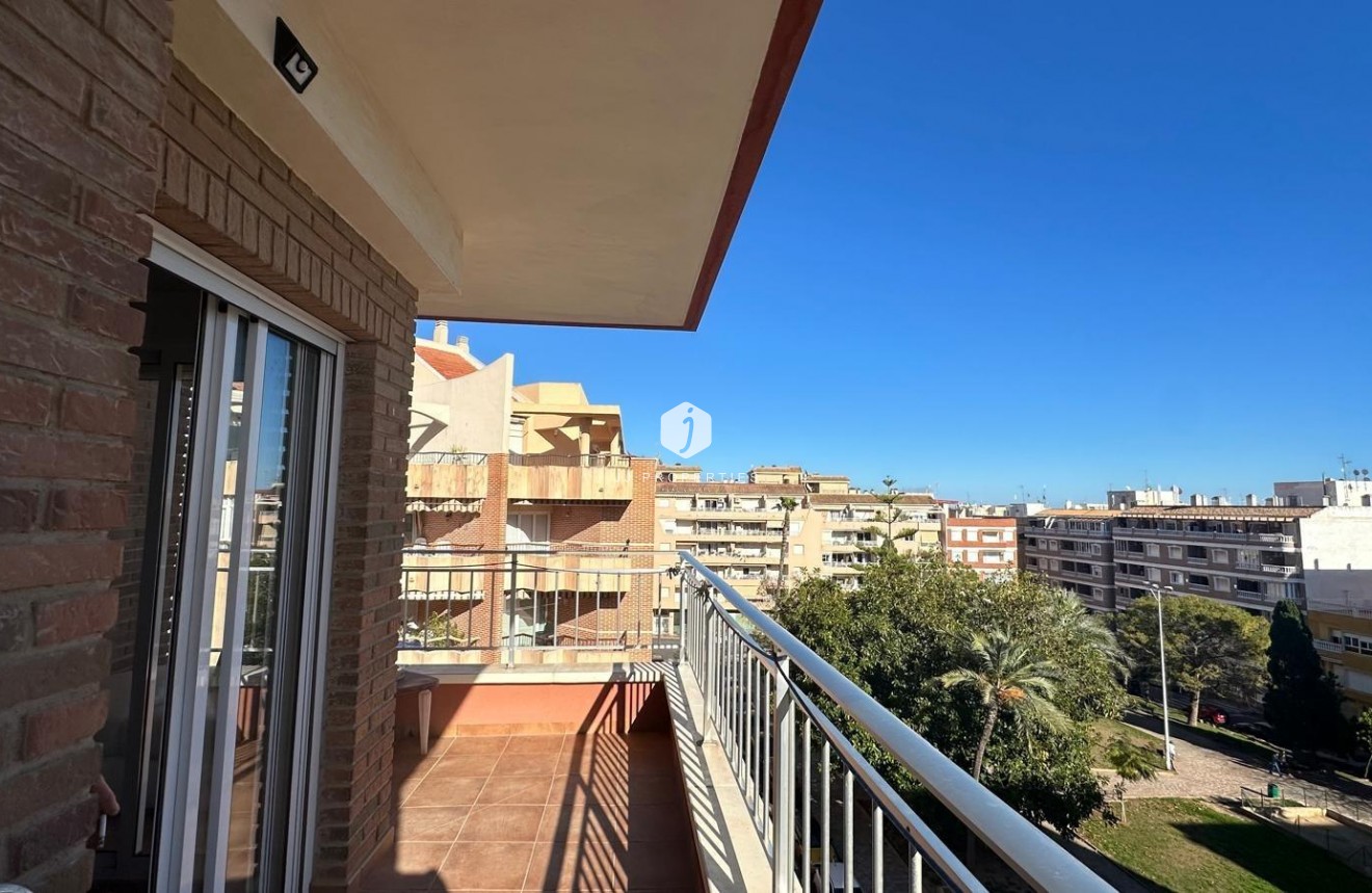 Segunda mano - Apartamento / piso -
Torrevieja - Estacion de autobuses
