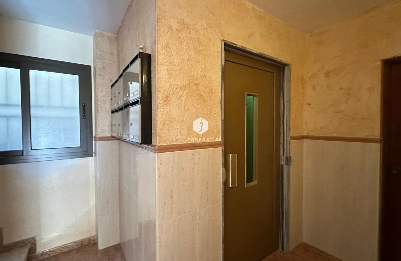 Segunda mano - Apartamento / piso -
Torrevieja - Estacion de autobuses