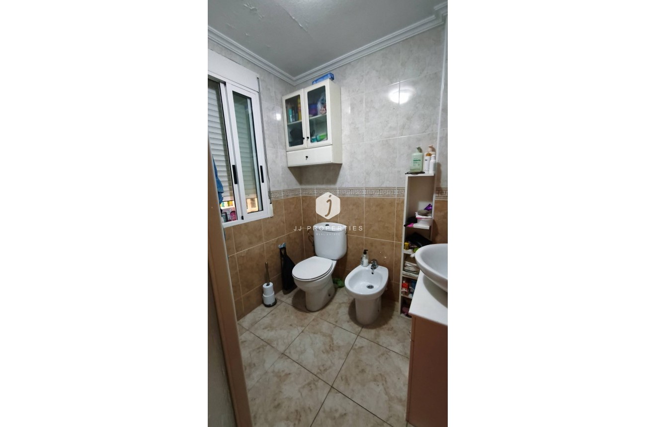 Aus zweiter Hand - Wohnung -
Torrevieja - Estacion de autobuses