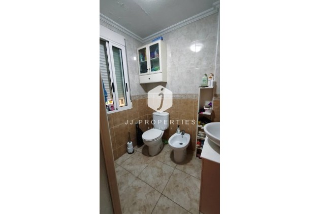 Aus zweiter Hand - Wohnung -
Torrevieja - Estacion de autobuses