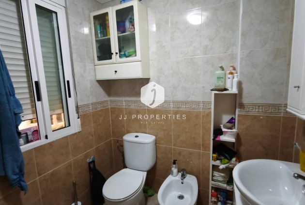 Aus zweiter Hand - Wohnung -
Torrevieja - Estacion de autobuses