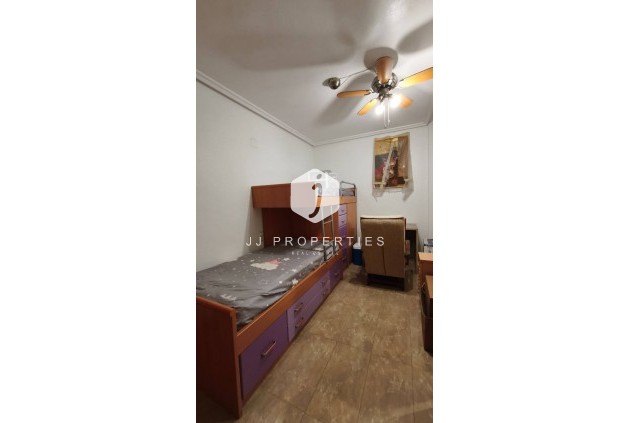 Aus zweiter Hand - Wohnung -
Torrevieja - Estacion de autobuses