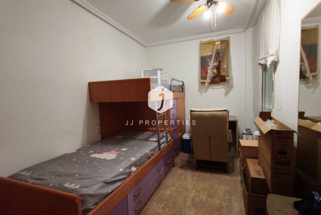 Aus zweiter Hand - Wohnung -
Torrevieja - Estacion de autobuses