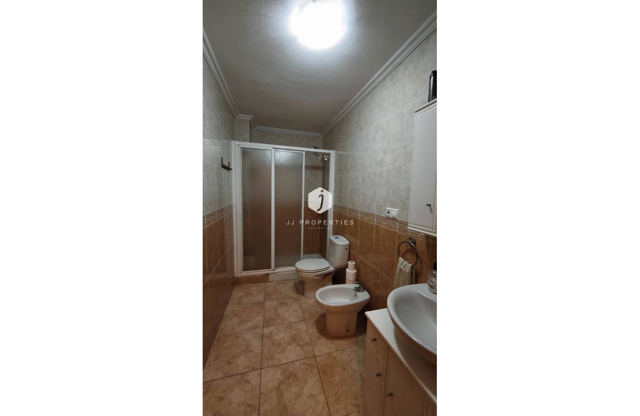 Aus zweiter Hand - Wohnung -
Torrevieja - Estacion de autobuses