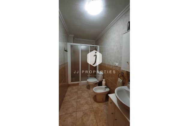 Aus zweiter Hand - Wohnung -
Torrevieja - Estacion de autobuses
