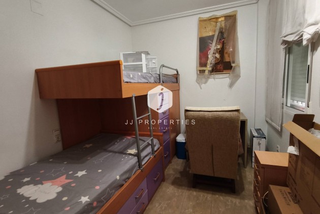Aus zweiter Hand - Wohnung -
Torrevieja - Estacion de autobuses
