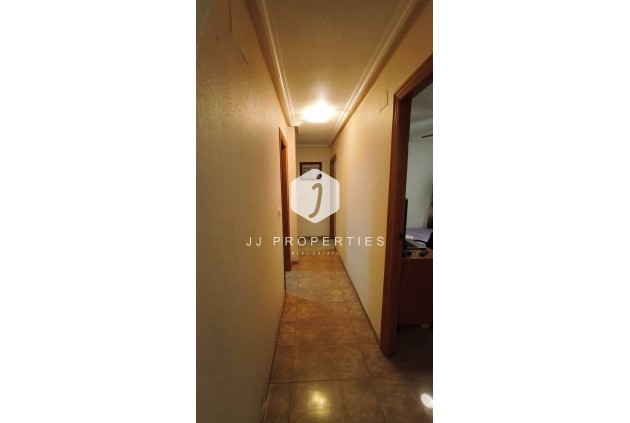 Aus zweiter Hand - Wohnung -
Torrevieja - Estacion de autobuses