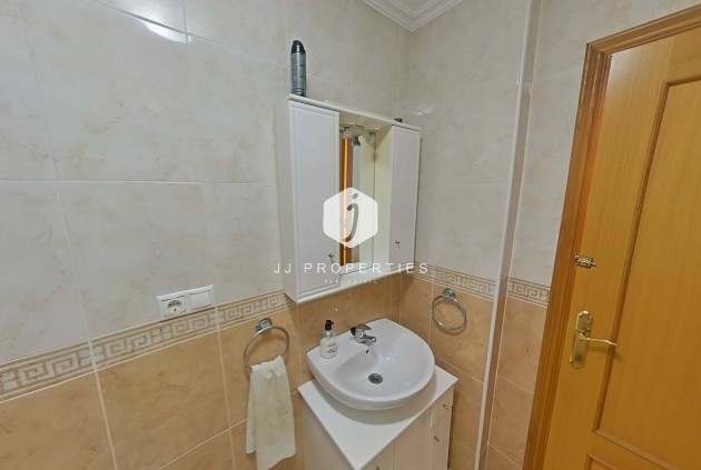 Aus zweiter Hand - Wohnung -
Torrevieja - Estacion de autobuses