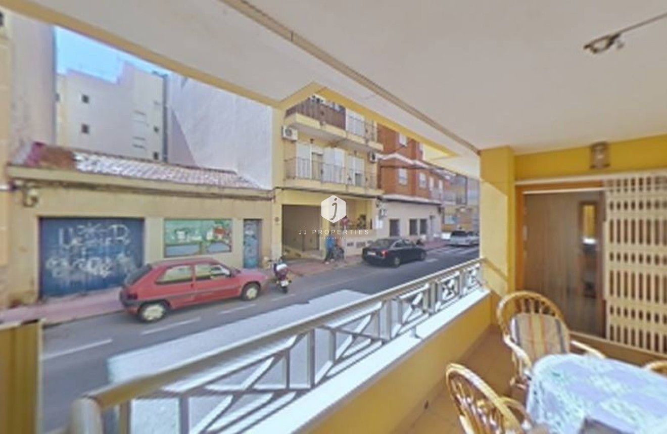 Aus zweiter Hand - Wohnung -
Torrevieja - Estacion de autobuses