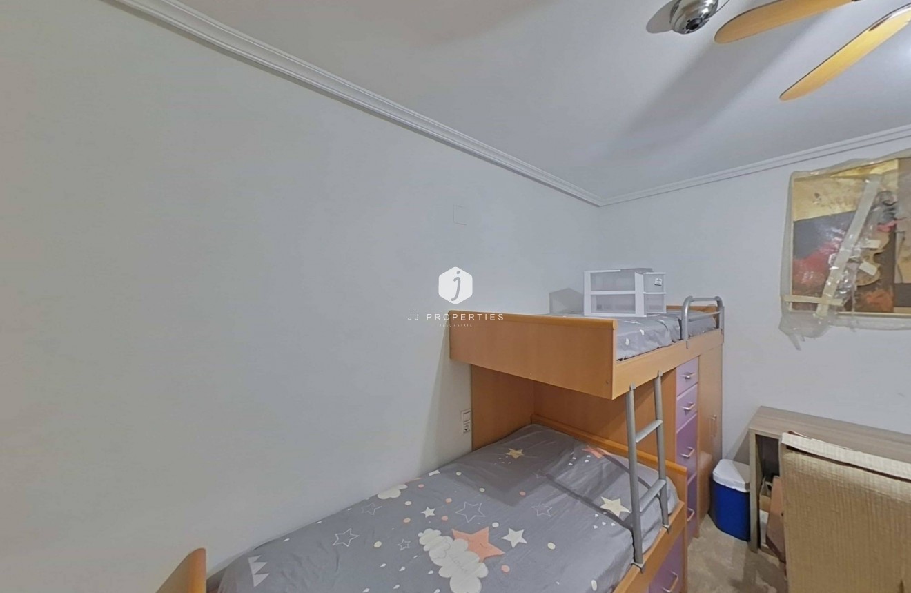 Aus zweiter Hand - Wohnung -
Torrevieja - Estacion de autobuses