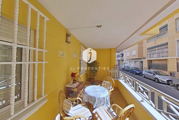 Aus zweiter Hand - Wohnung -
Torrevieja - Estacion de autobuses