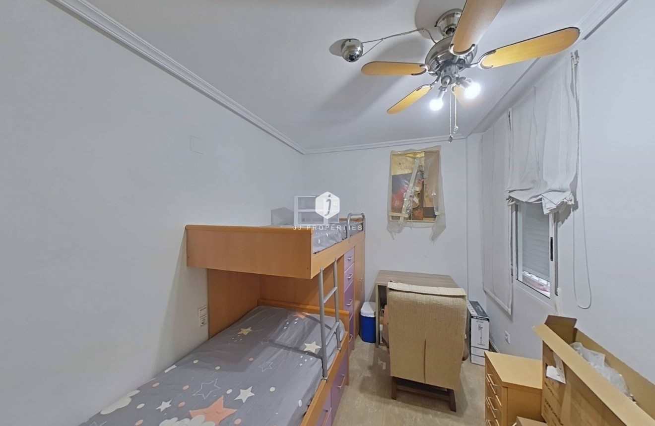 Aus zweiter Hand - Wohnung -
Torrevieja - Estacion de autobuses