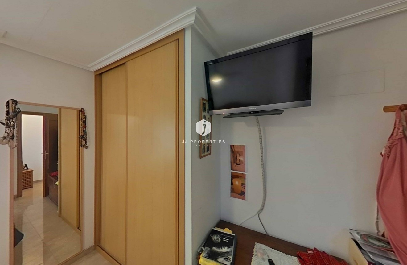 Aus zweiter Hand - Wohnung -
Torrevieja - Estacion de autobuses