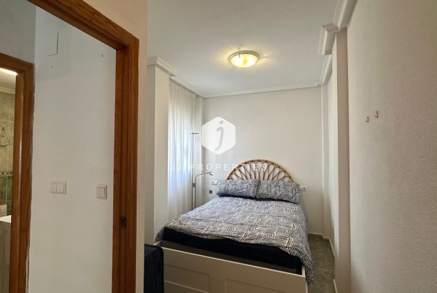 Aus zweiter Hand - Wohnung -
Torrevieja - Estacion de autobuses