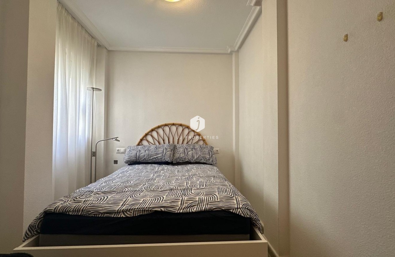 Aus zweiter Hand - Wohnung -
Torrevieja - Estacion de autobuses