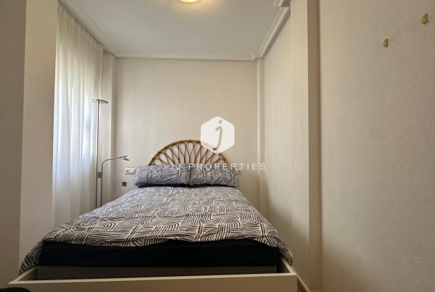 Aus zweiter Hand - Wohnung -
Torrevieja - Estacion de autobuses