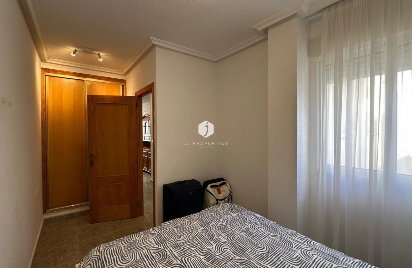 Aus zweiter Hand - Wohnung -
Torrevieja - Estacion de autobuses