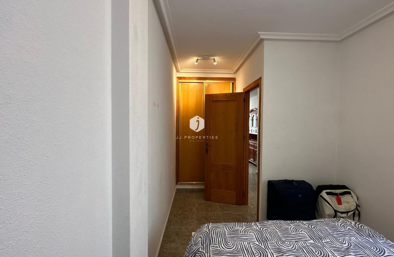 Aus zweiter Hand - Wohnung -
Torrevieja - Estacion de autobuses