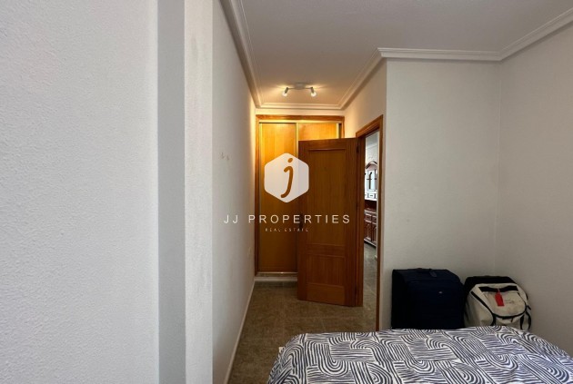 Aus zweiter Hand - Wohnung -
Torrevieja - Estacion de autobuses