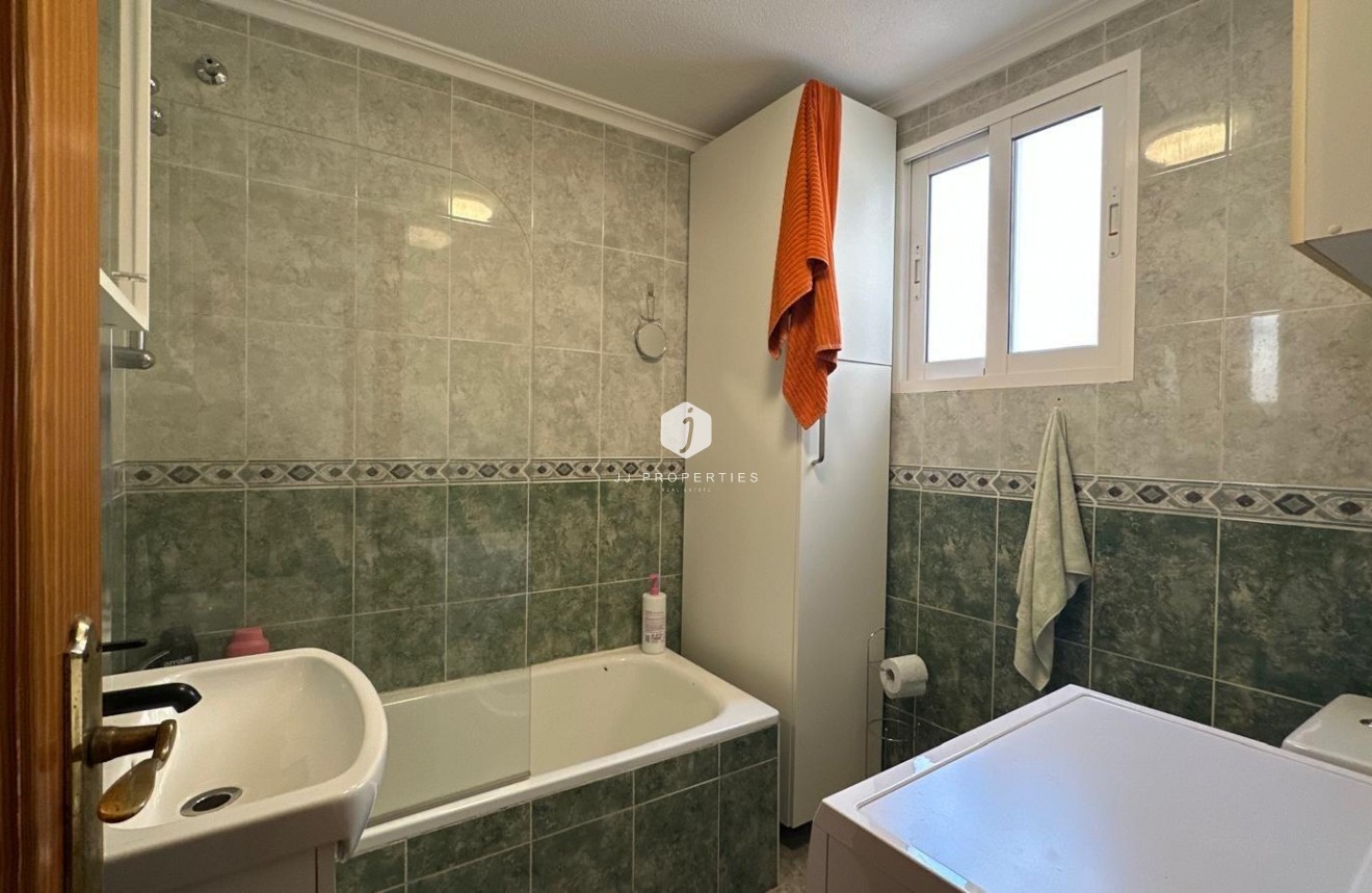 Aus zweiter Hand - Wohnung -
Torrevieja - Estacion de autobuses