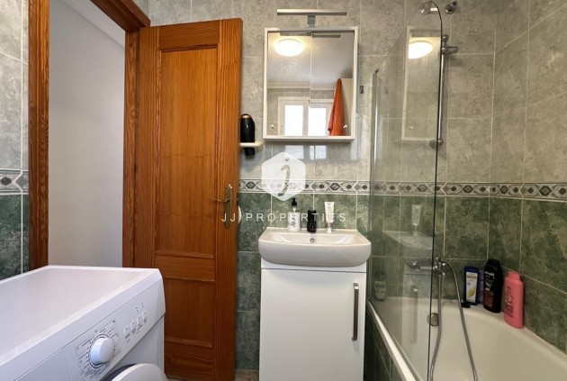 Aus zweiter Hand - Wohnung -
Torrevieja - Estacion de autobuses