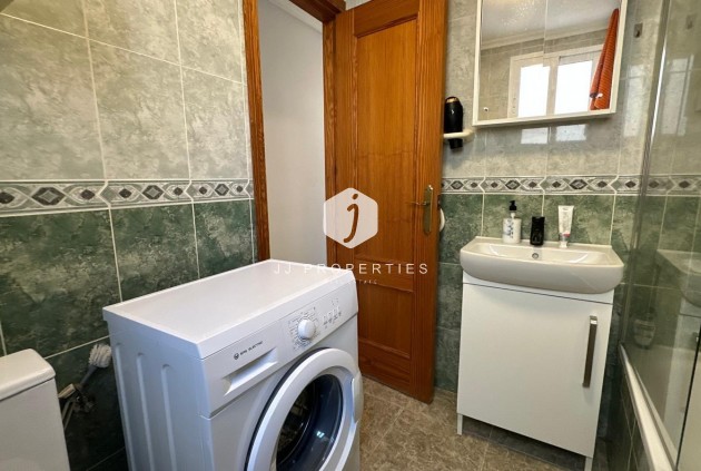 Aus zweiter Hand - Wohnung -
Torrevieja - Estacion de autobuses