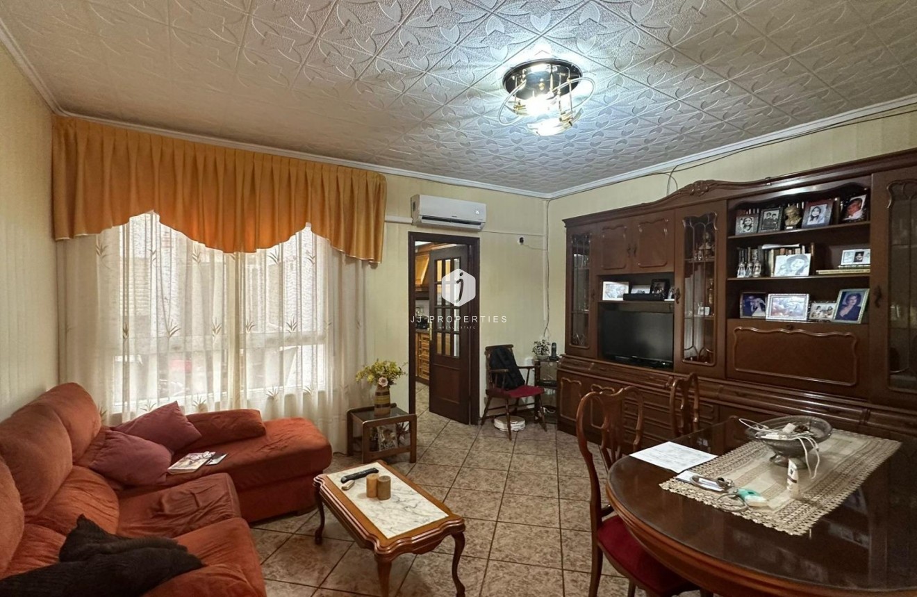 Segunda mano - Apartamento / piso -
Torrevieja - Estacion de autobuses