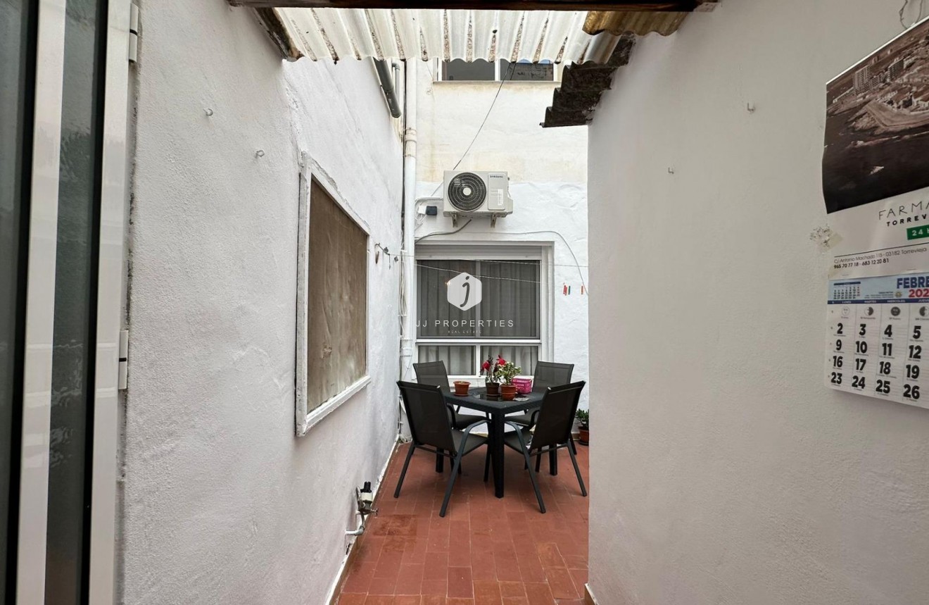 Segunda mano - Apartamento / piso -
Torrevieja - Estacion de autobuses