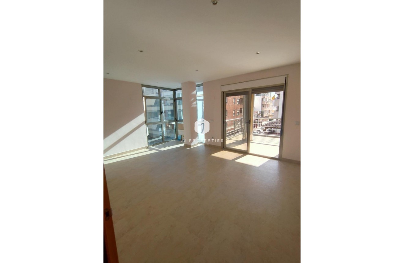 Tweedehands - Appartement / flat -
Torrevieja - Estacion de autobuses