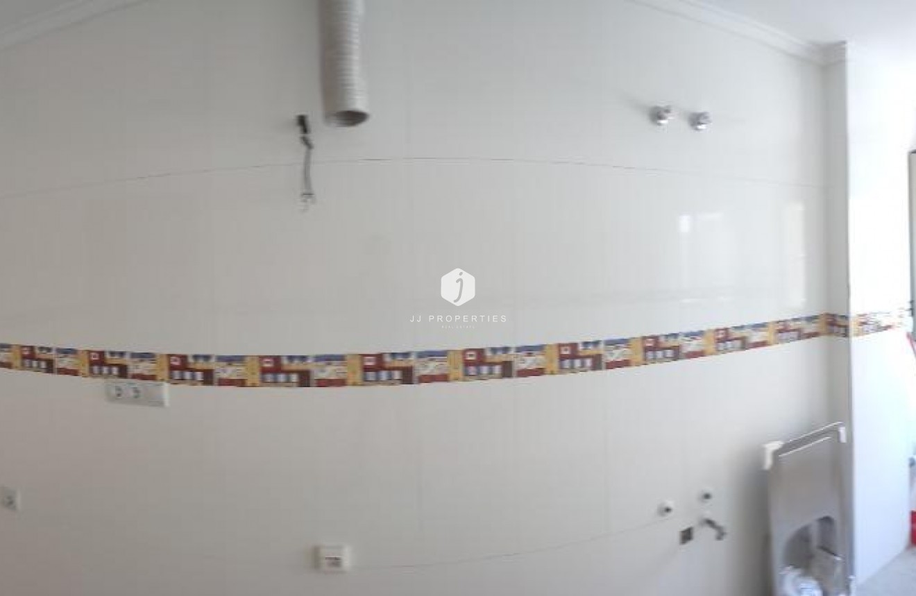Tweedehands - Appartement / flat -
Torrevieja - Estacion de autobuses