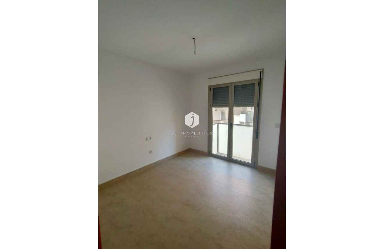 Tweedehands - Appartement / flat -
Torrevieja - Estacion de autobuses