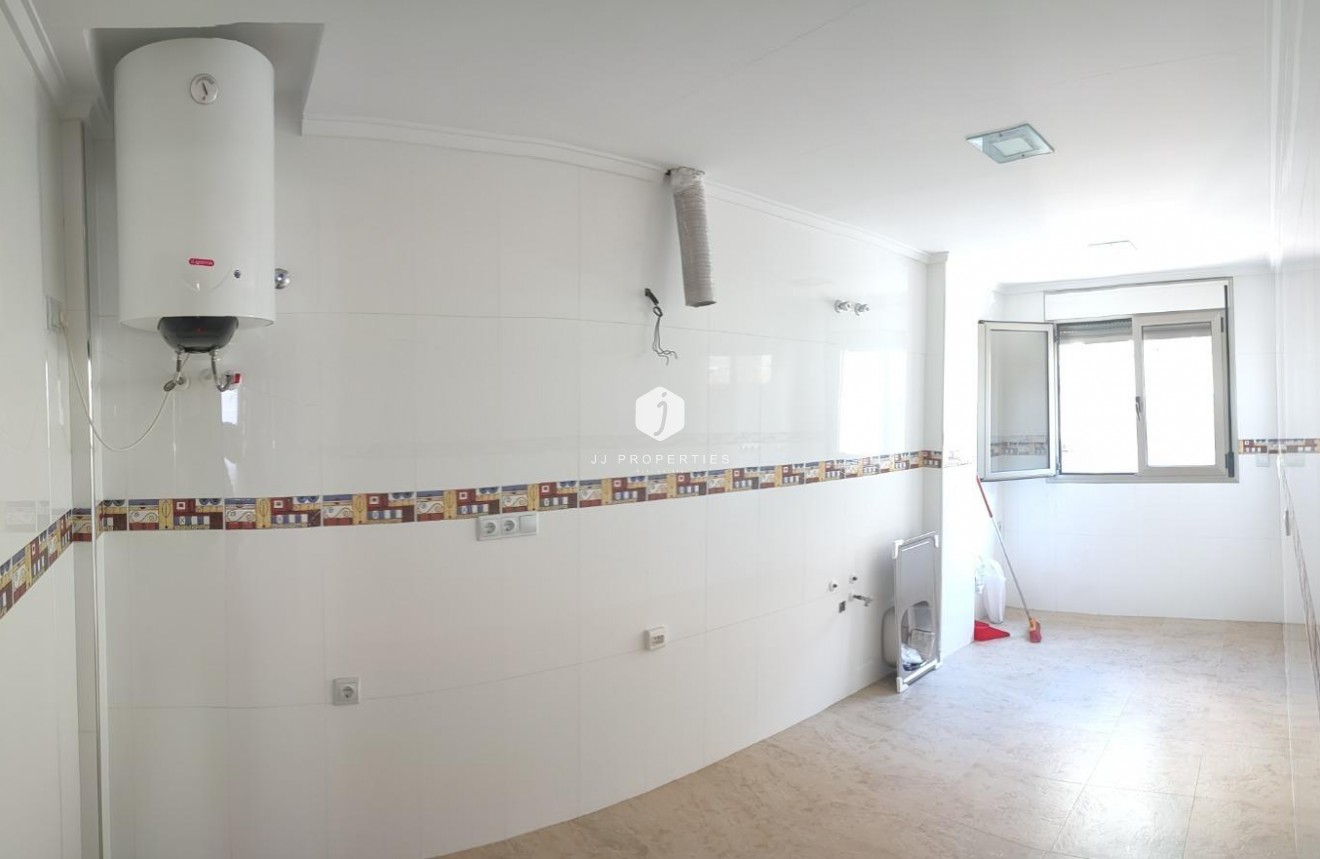 Tweedehands - Appartement / flat -
Torrevieja - Estacion de autobuses