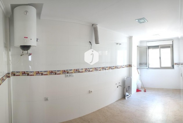 Tweedehands - Appartement / flat -
Torrevieja - Estacion de autobuses