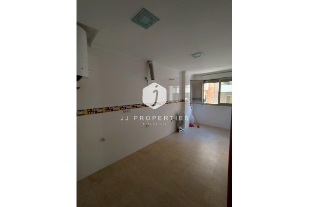 Tweedehands - Appartement / flat -
Torrevieja - Estacion de autobuses