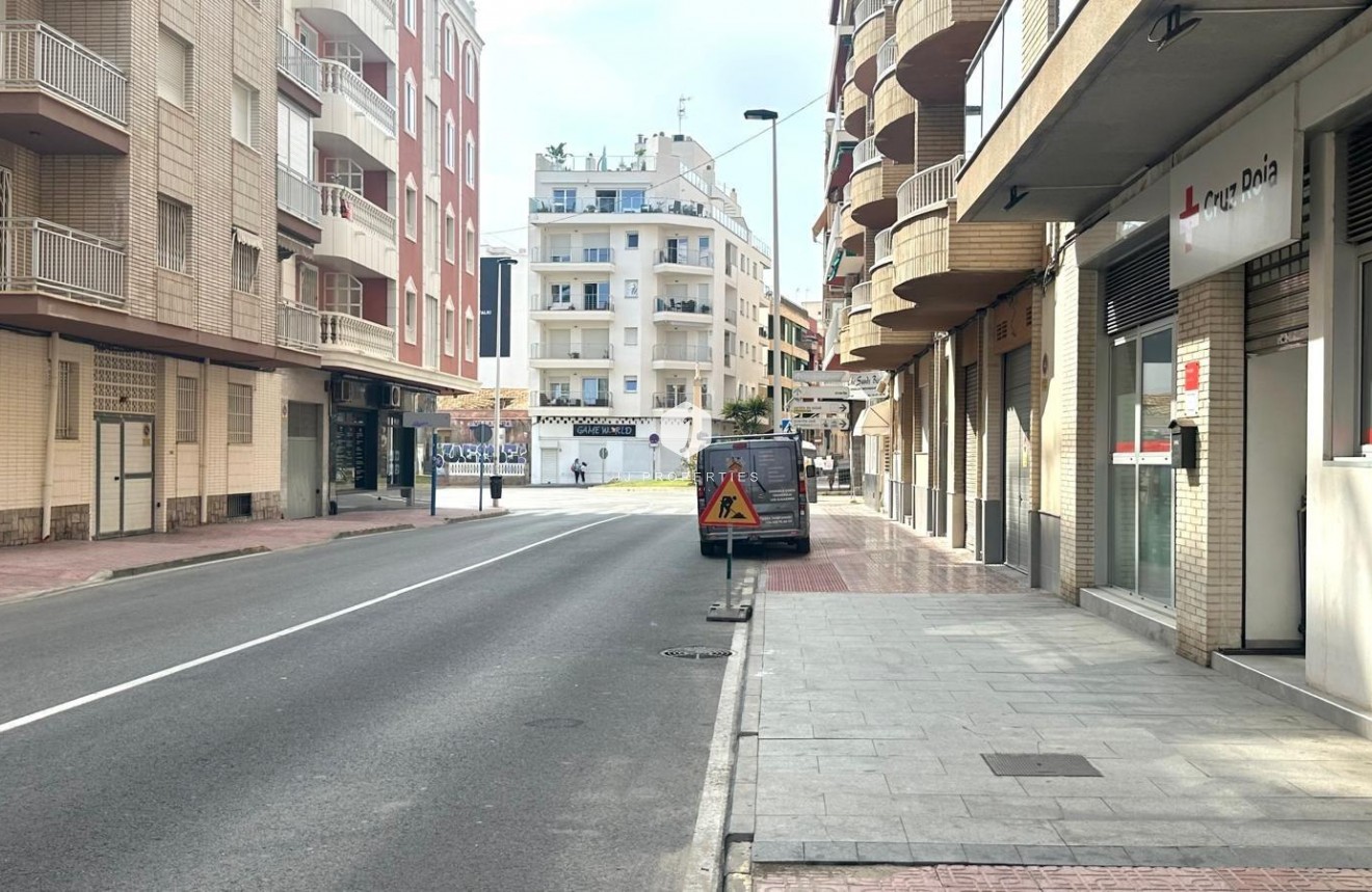 Resale - Apartment / flat -
Torrevieja - Playa del Cura