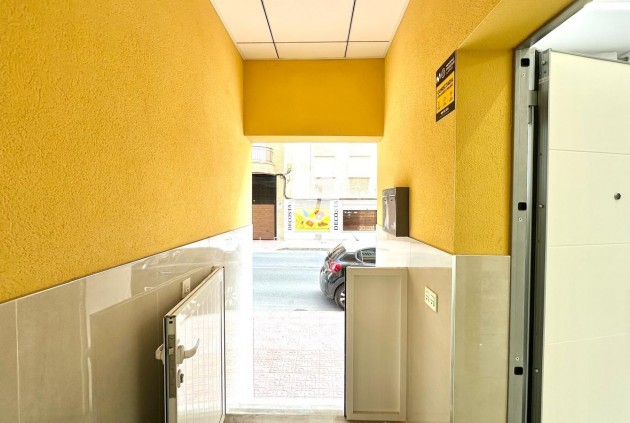 Resale - Apartment / flat -
Torrevieja - Playa del Cura