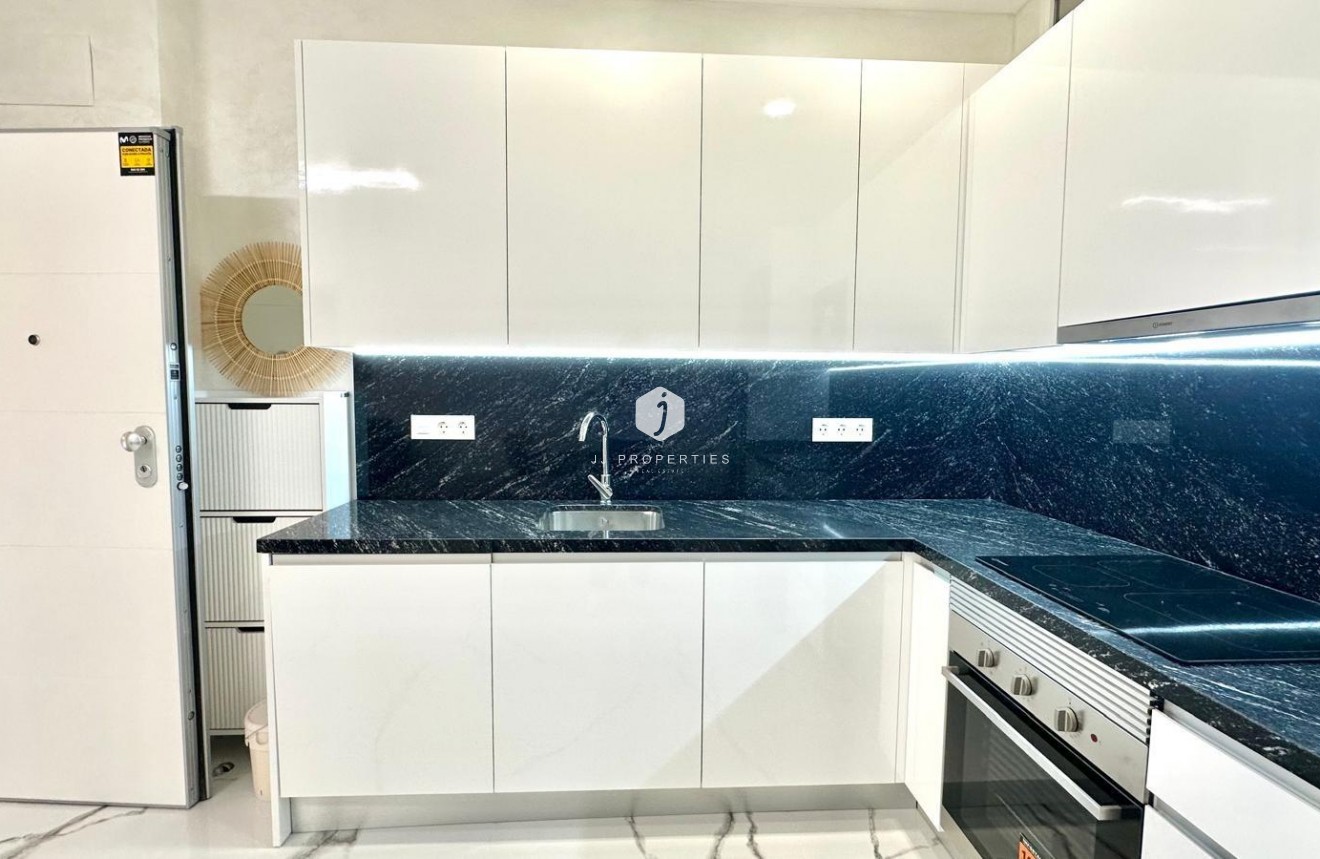 Resale - Apartment / flat -
Torrevieja - Playa del Cura
