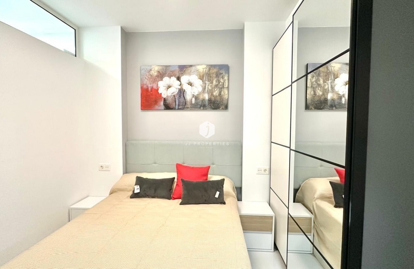 Resale - Apartment / flat -
Torrevieja - Playa del Cura