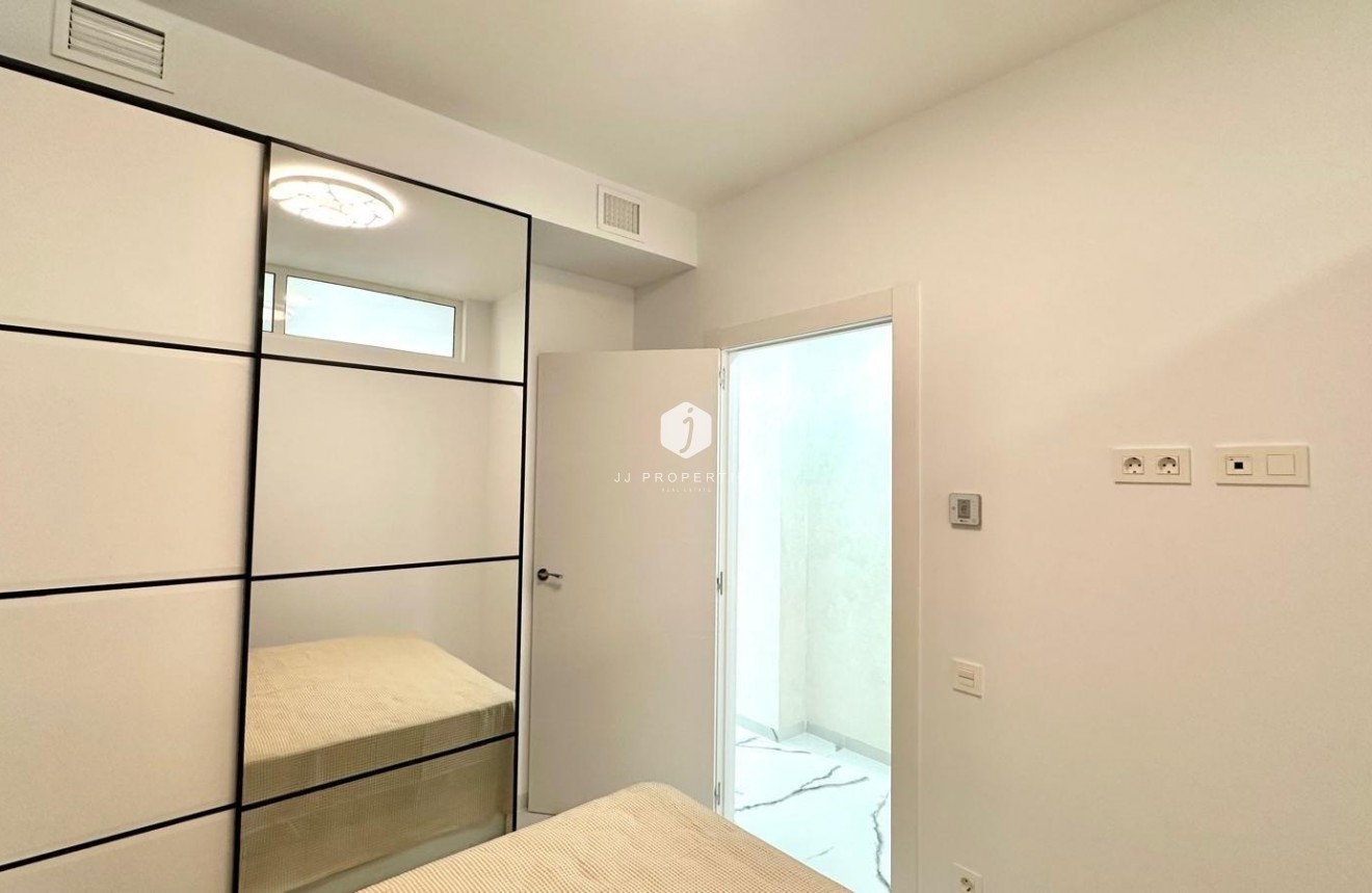 Resale - Apartment / flat -
Torrevieja - Playa del Cura