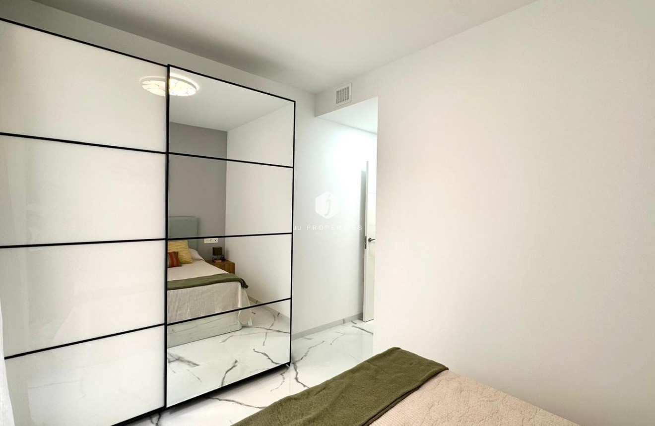 Resale - Apartment / flat -
Torrevieja - Playa del Cura