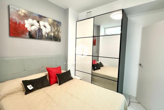 Resale - Apartment / flat -
Torrevieja - Playa del Cura