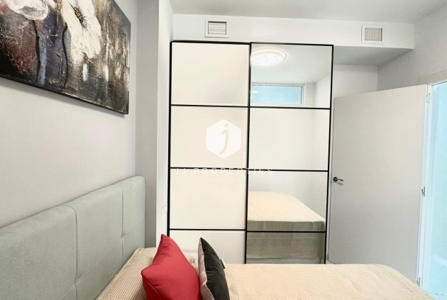 Resale - Apartment / flat -
Torrevieja - Playa del Cura